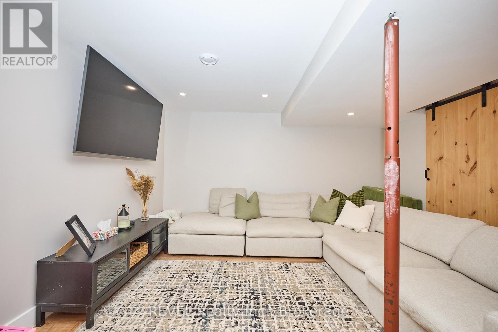 35 Romy Crescent, Thorold, Ontario L2V 4L1 - Photo 31 - X12541278