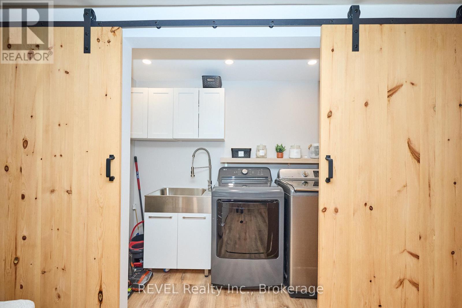 35 Romy Crescent, Thorold, Ontario L2V 4L1 - Photo 33 - X12541278