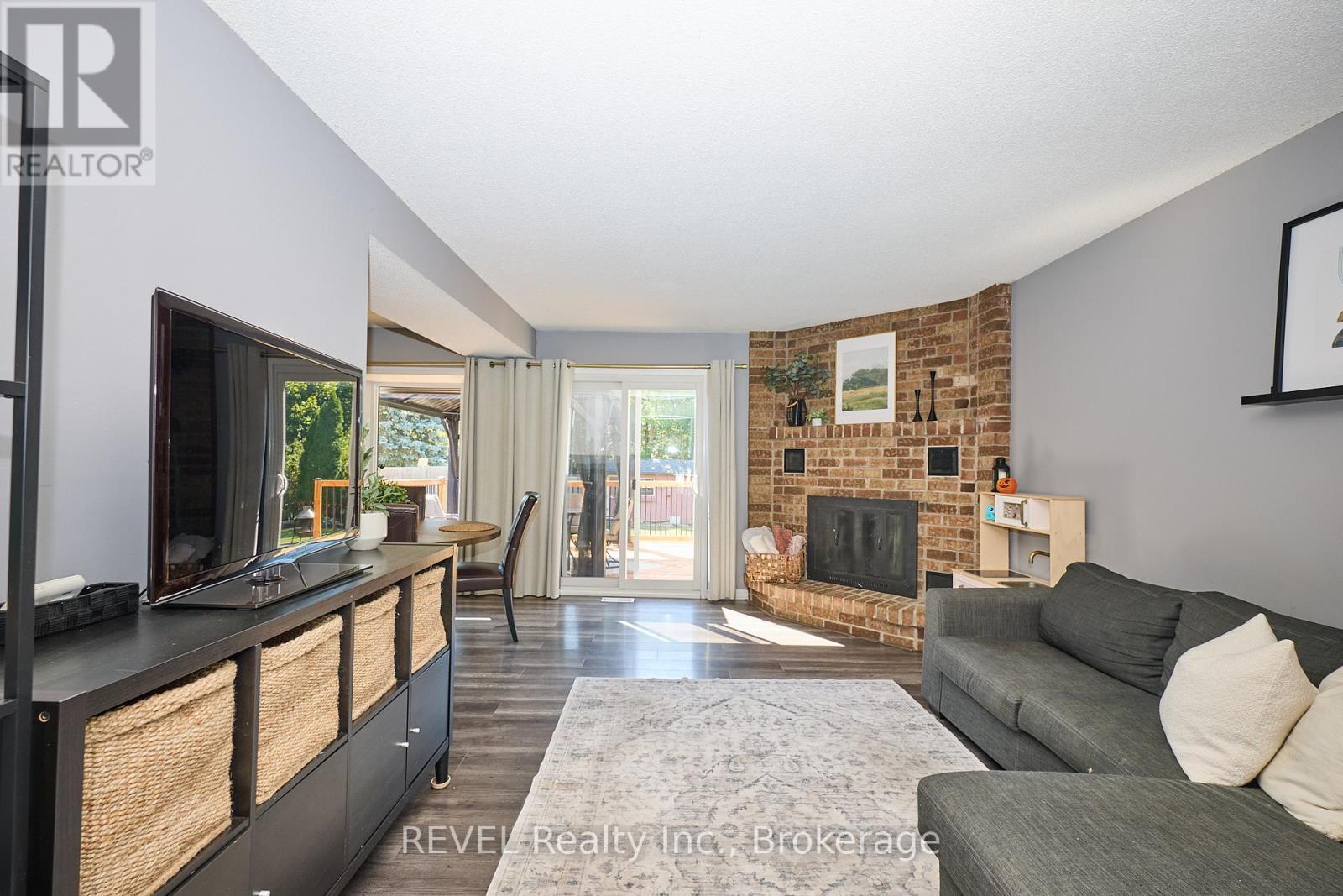 35 Romy Crescent, Thorold, Ontario L2V 4L1 - Photo 6 - X12541278