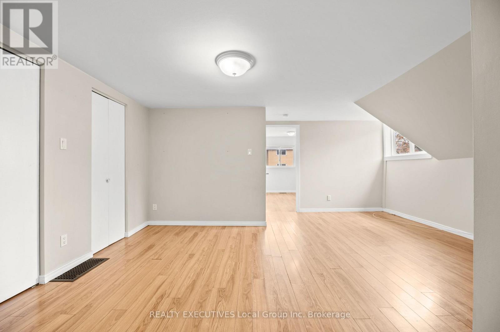 144 Duke Street E, North Bay, Ontario  P1B 1R3 - Photo 9 - X12541210