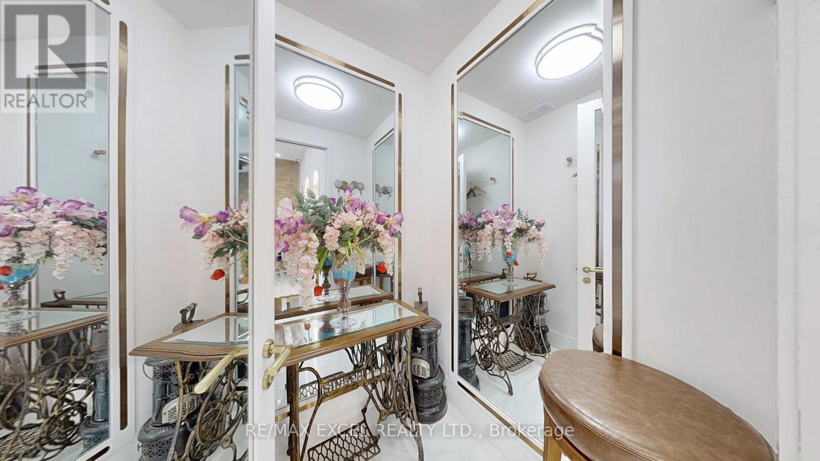 B3 - 9610 Yonge Street, Richmond Hill, Ontario  L4C 1V6 - Photo 12 - N12541098