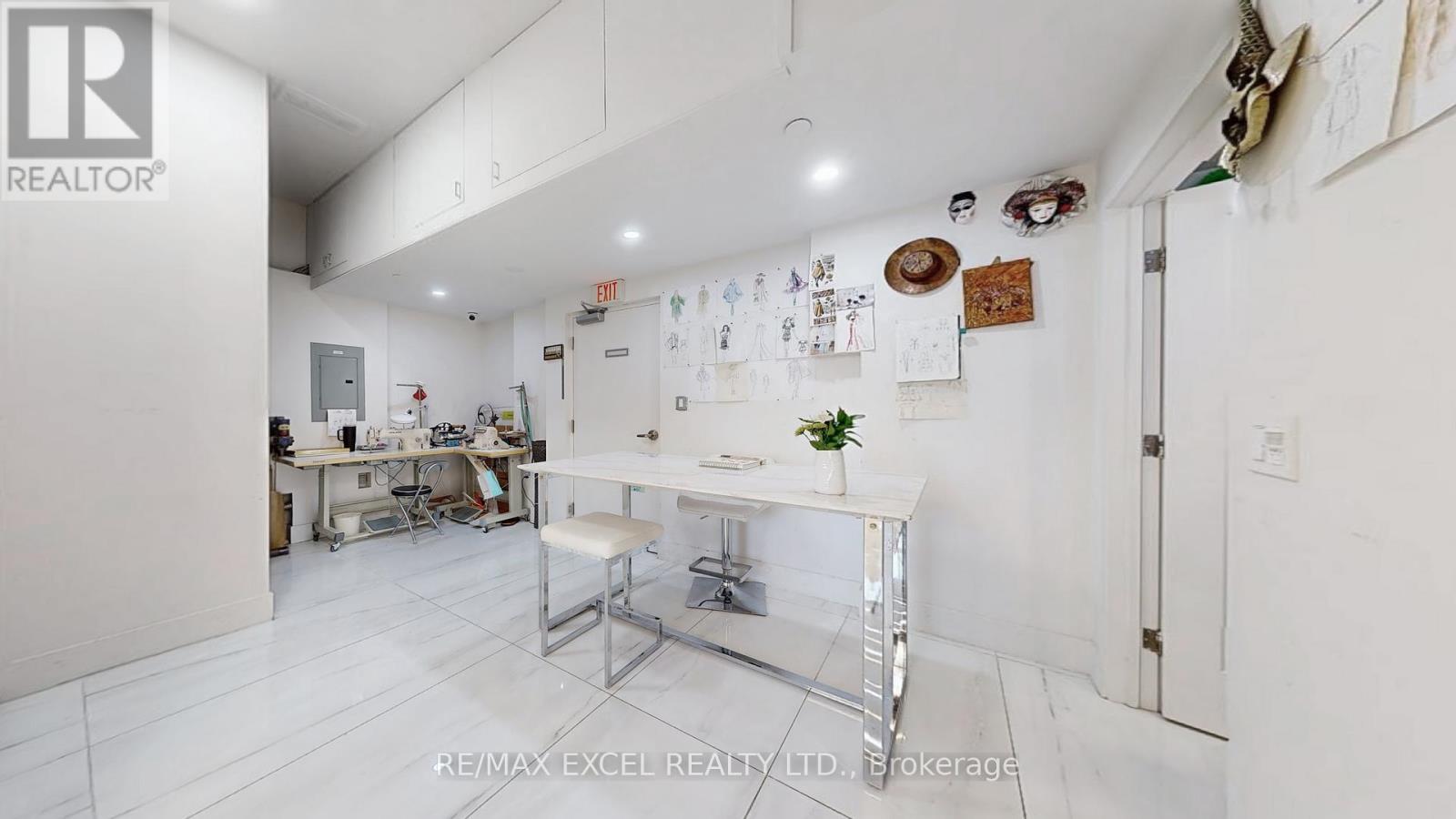 B3 - 9610 Yonge Street, Richmond Hill, Ontario  L4C 1V6 - Photo 13 - N12541098