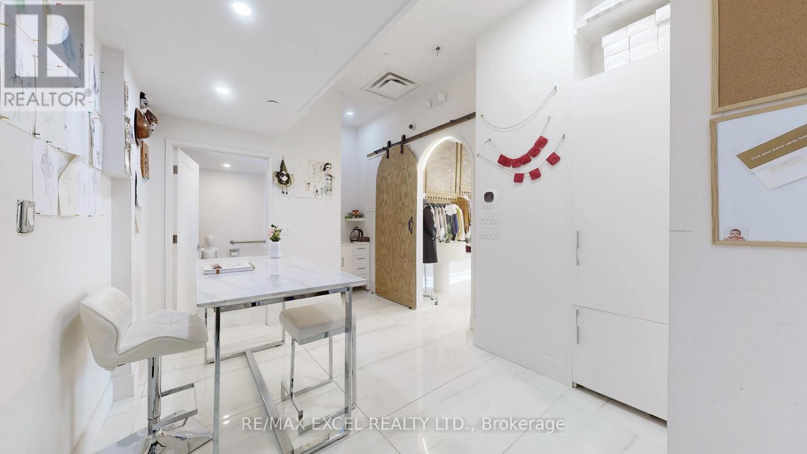 B3 - 9610 Yonge Street, Richmond Hill, Ontario  L4C 1V6 - Photo 15 - N12541098