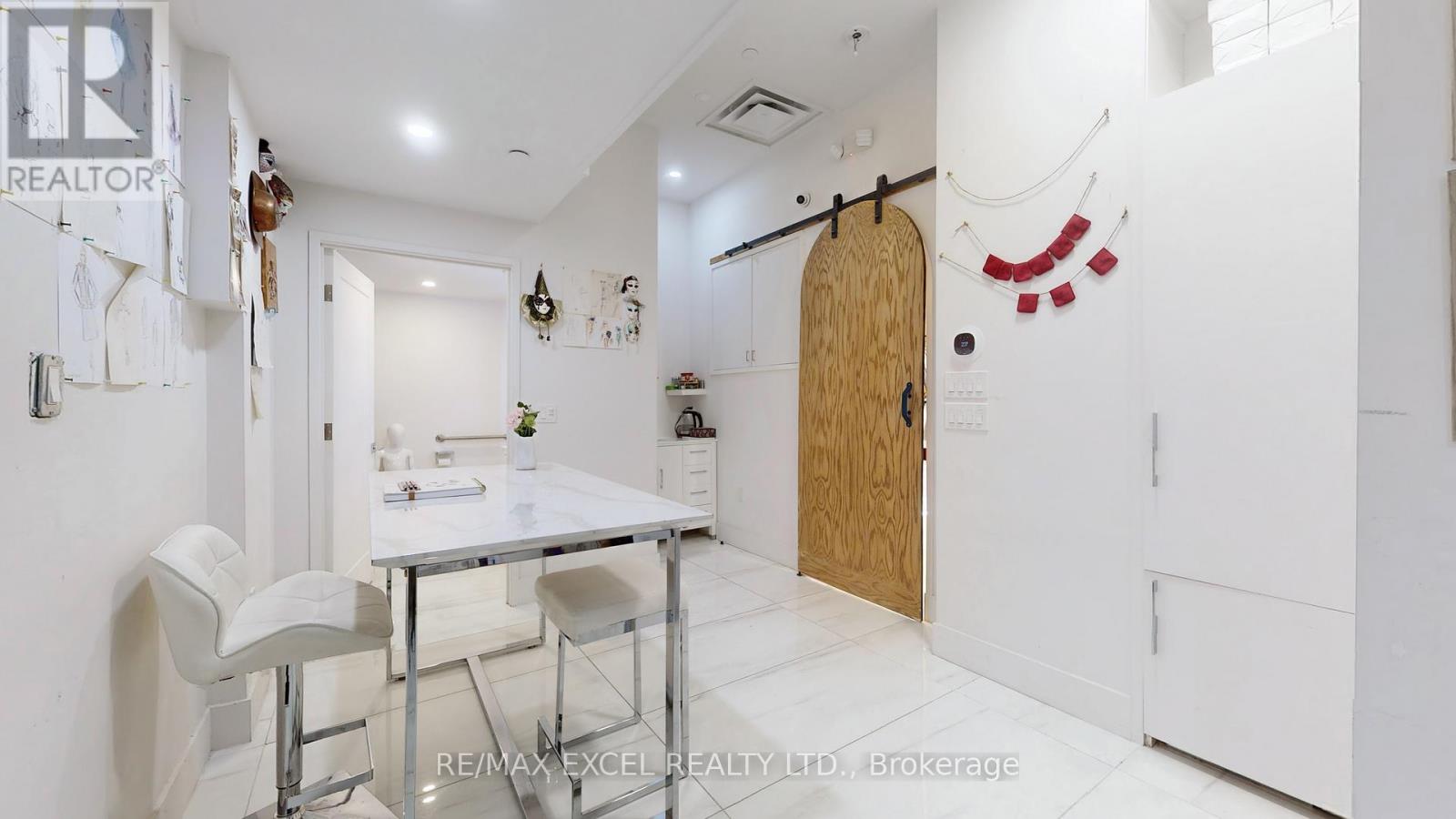 B3 - 9610 Yonge Street, Richmond Hill, Ontario  L4C 1V6 - Photo 16 - N12541098