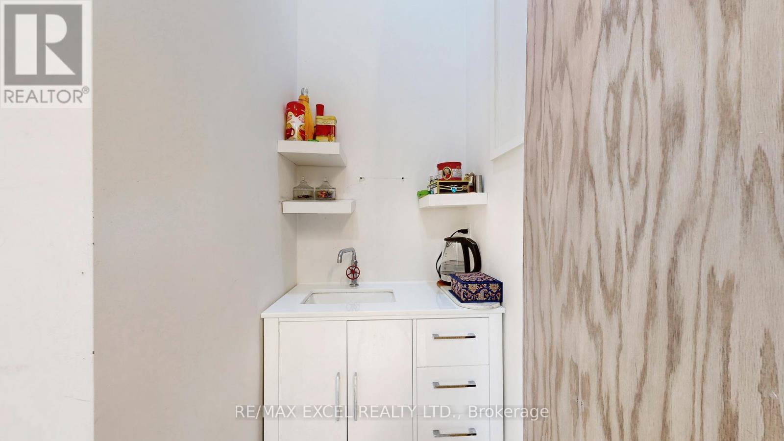 B3 - 9610 Yonge Street, Richmond Hill, Ontario  L4C 1V6 - Photo 18 - N12541098