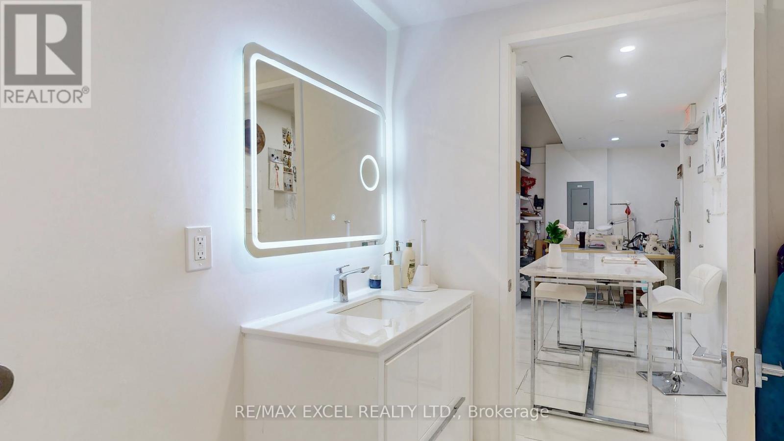 B3 - 9610 Yonge Street, Richmond Hill, Ontario  L4C 1V6 - Photo 20 - N12541098