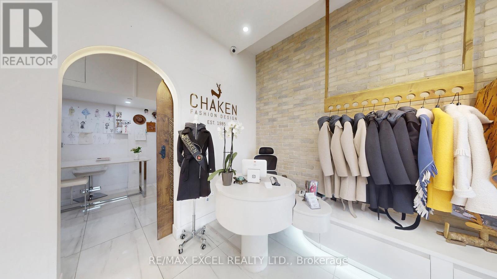 B3 - 9610 Yonge Street, Richmond Hill, Ontario  L4C 1V6 - Photo 5 - N12541098