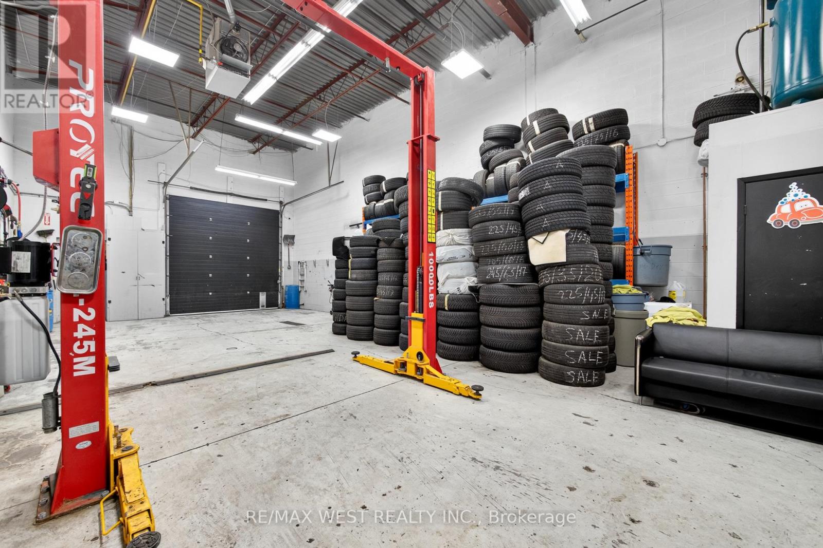 26 - 131 Citation Drive, Vaughan, Ontario  L4K 2R3 - Photo 8 - N12541128