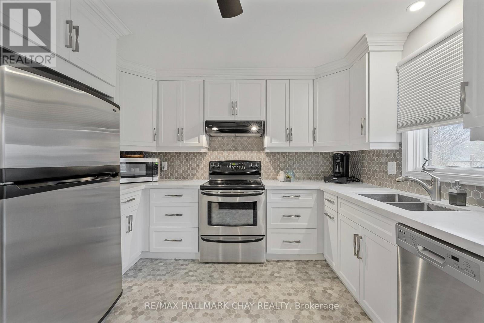 40 Idlewood Drive, Springwater, Ontario  L9X 0P5 - Photo 8 - S12541066