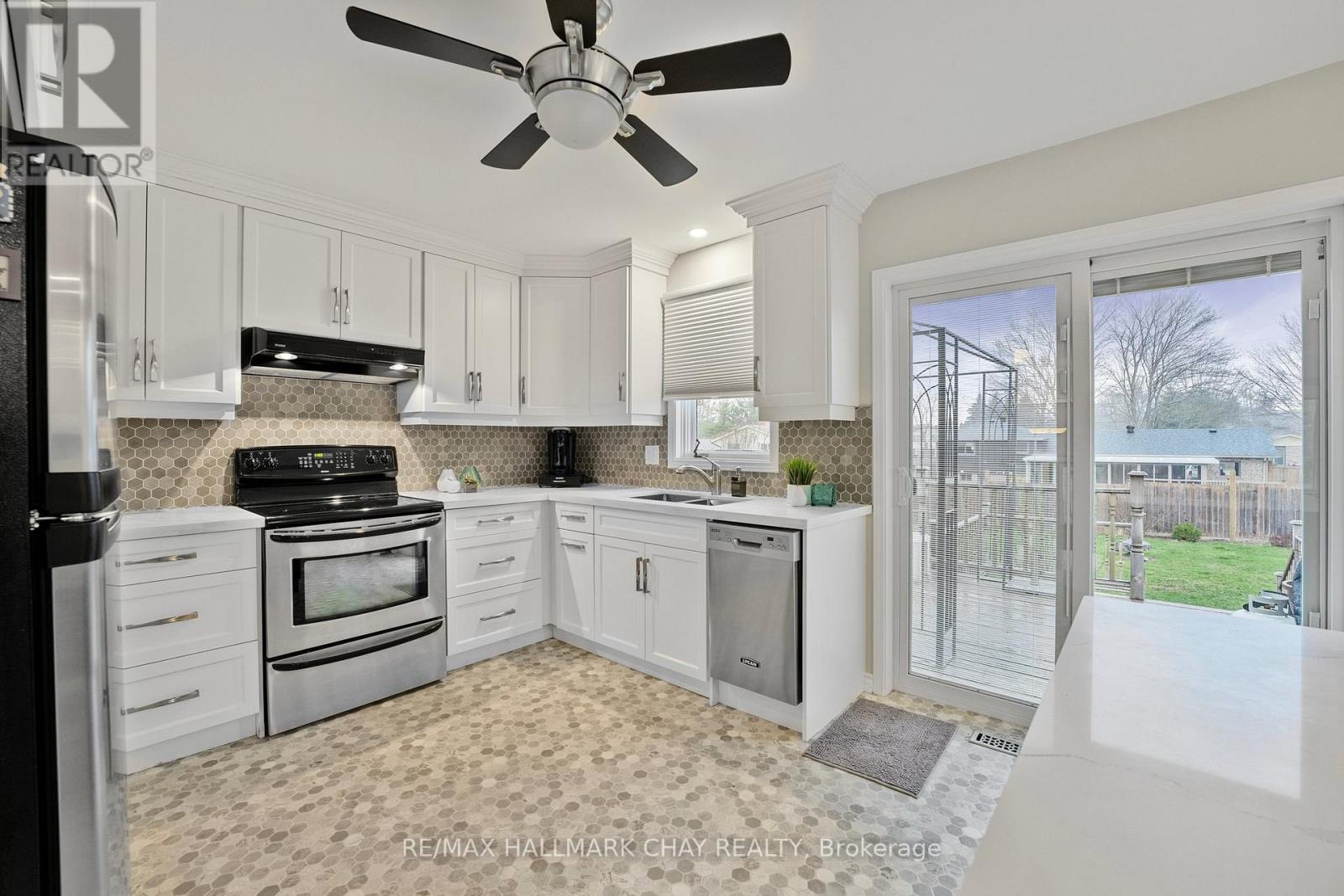 40 Idlewood Drive, Springwater, Ontario  L9X 0P5 - Photo 9 - S12541066