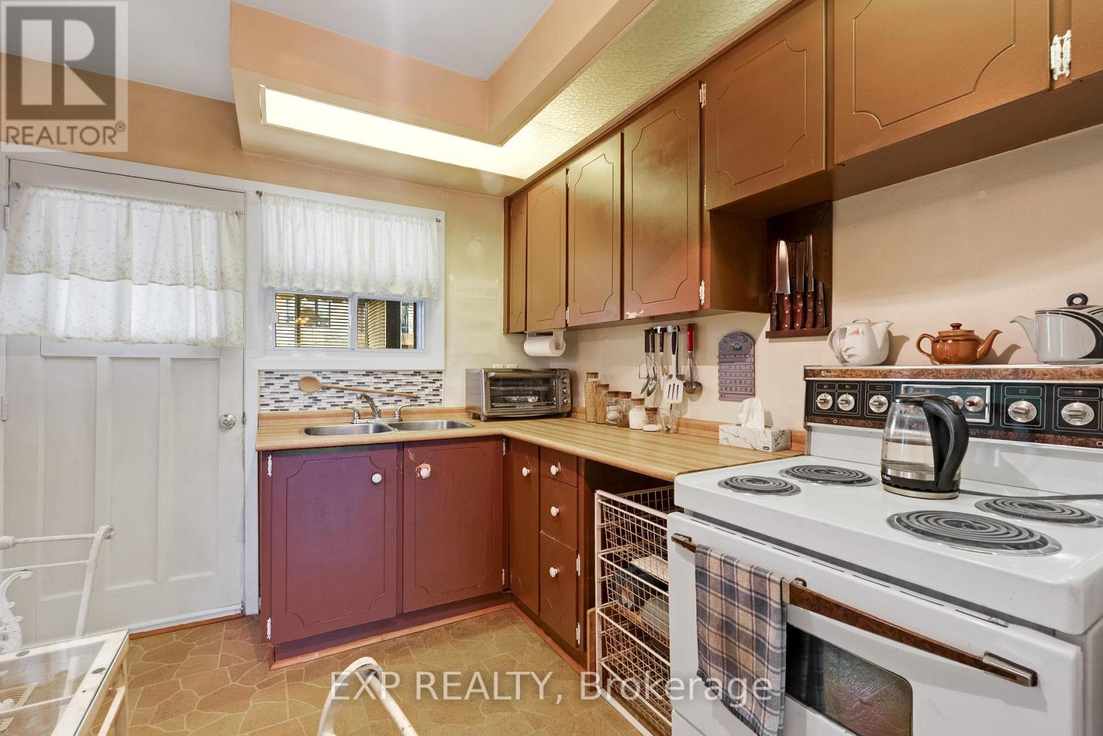 1394 Strathy Avenue, Mississauga, Ontario  L5E 2L3 - Photo 15 - W12541032