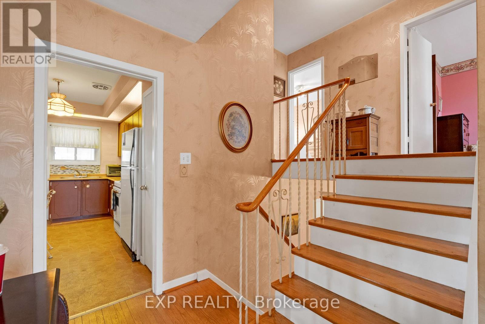 1394 Strathy Avenue, Mississauga, Ontario  L5E 2L3 - Photo 17 - W12541032