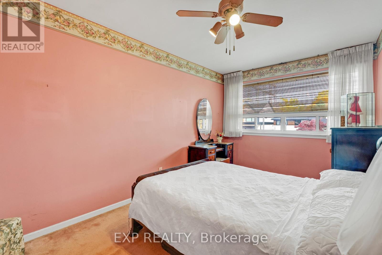 1394 Strathy Avenue, Mississauga, Ontario  L5E 2L3 - Photo 24 - W12541032