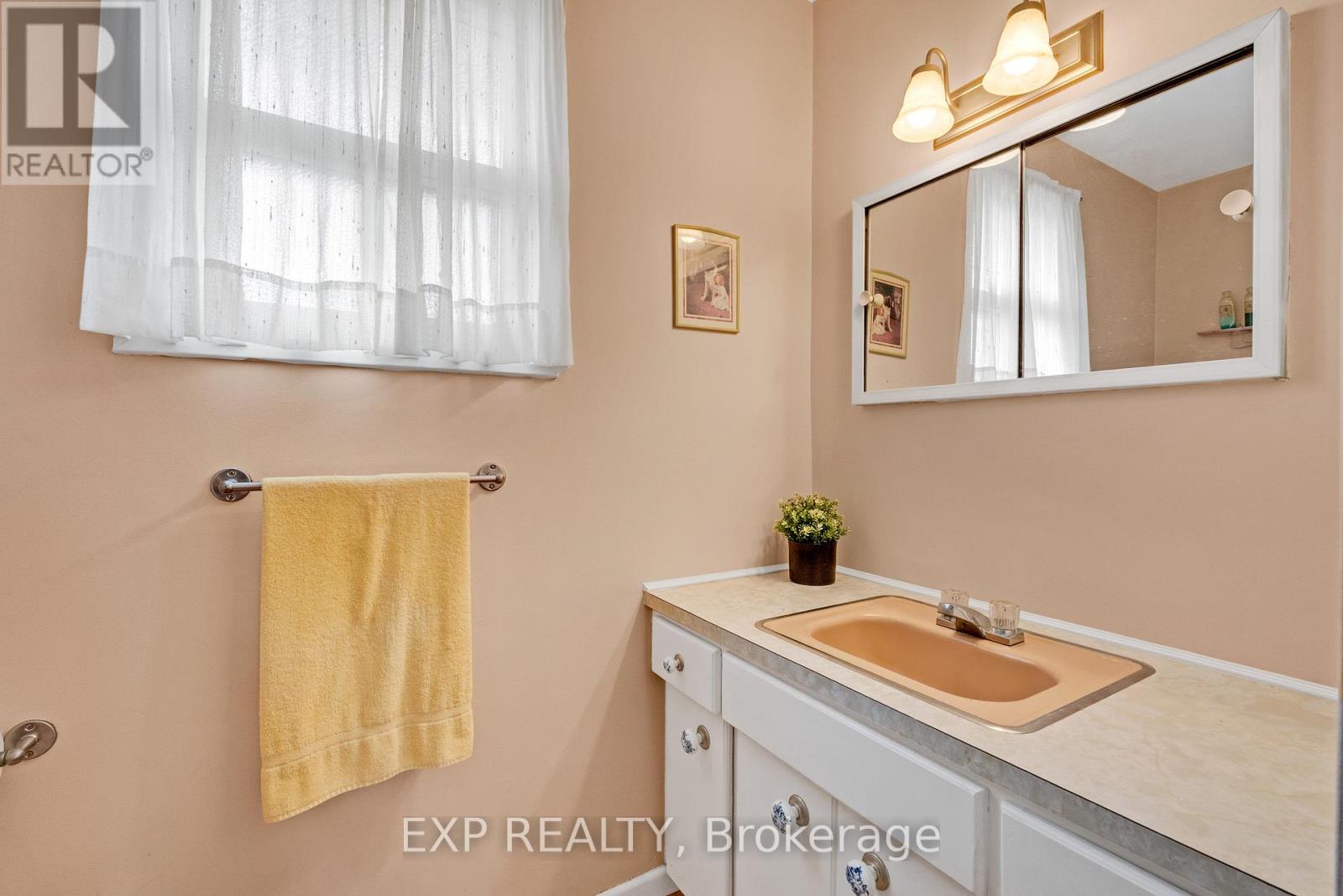 1394 Strathy Avenue, Mississauga, Ontario  L5E 2L3 - Photo 28 - W12541032