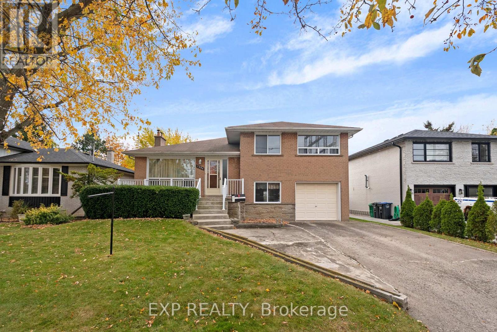 1394 Strathy Avenue, Mississauga, Ontario  L5E 2L3 - Photo 3 - W12541032