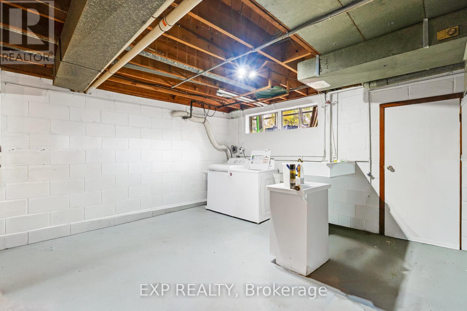 1394 Strathy Avenue, Mississauga, Ontario  L5E 2L3 - Photo 36 - W12541032