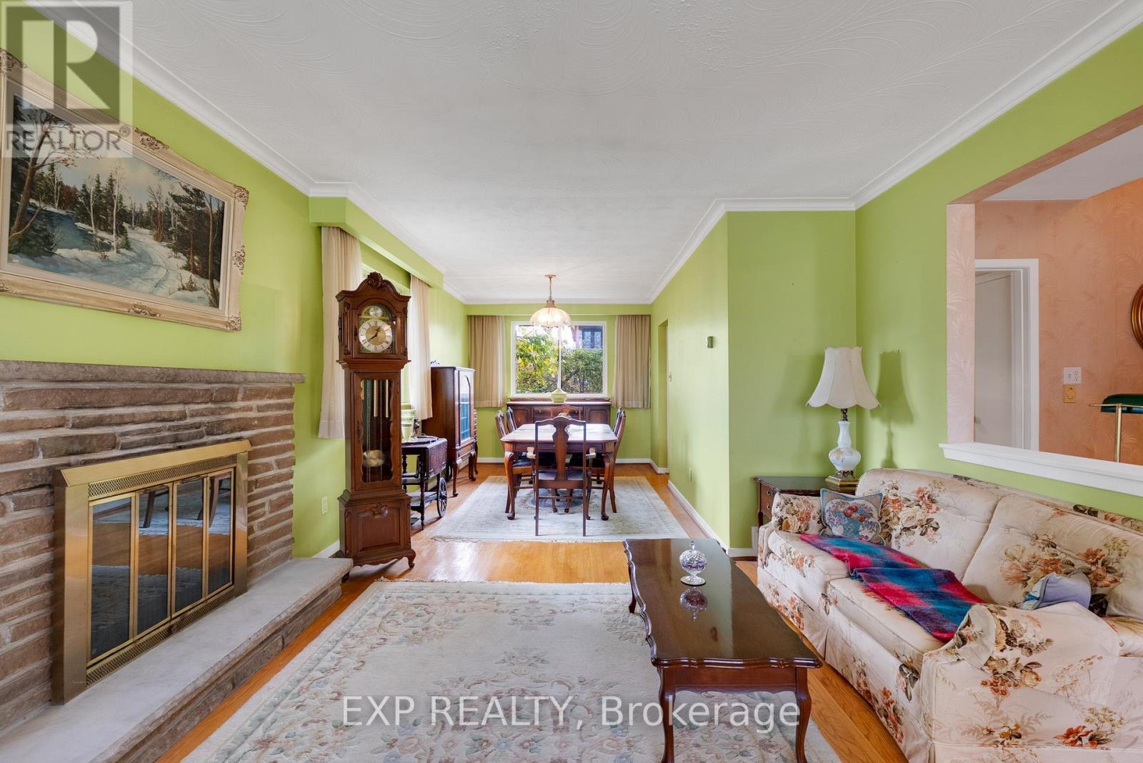 1394 Strathy Avenue, Mississauga, Ontario  L5E 2L3 - Photo 9 - W12541032