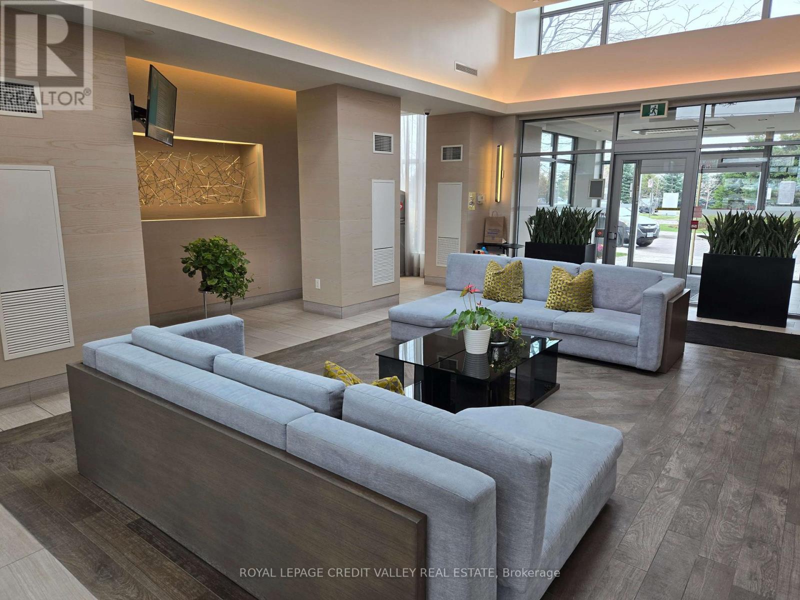 1211 - 4633 Glen Erin Drive, Mississauga, Ontario  L5M 0Y6 - Photo 3 - W12541044