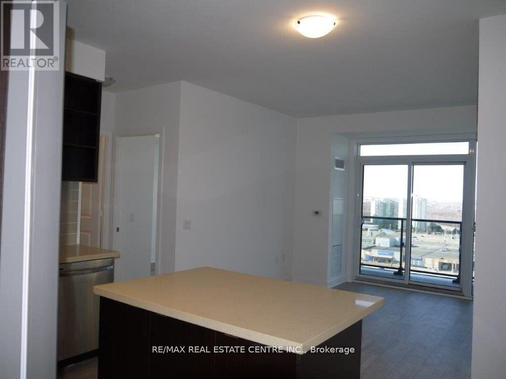 1601 - 4699 Glen Erin Drive, Mississauga, Ontario  L5M 2E5 - Photo 3 - W12541052