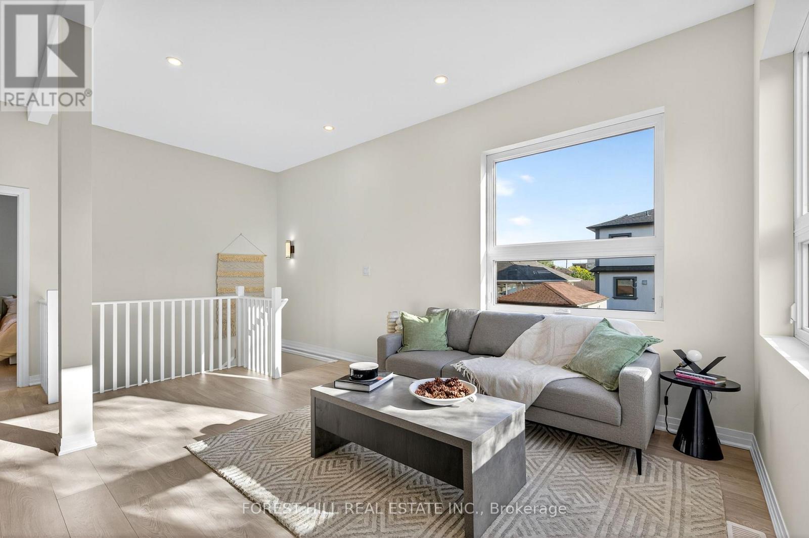 R - 8 BOYLEN STREET, Toronto, Ontario