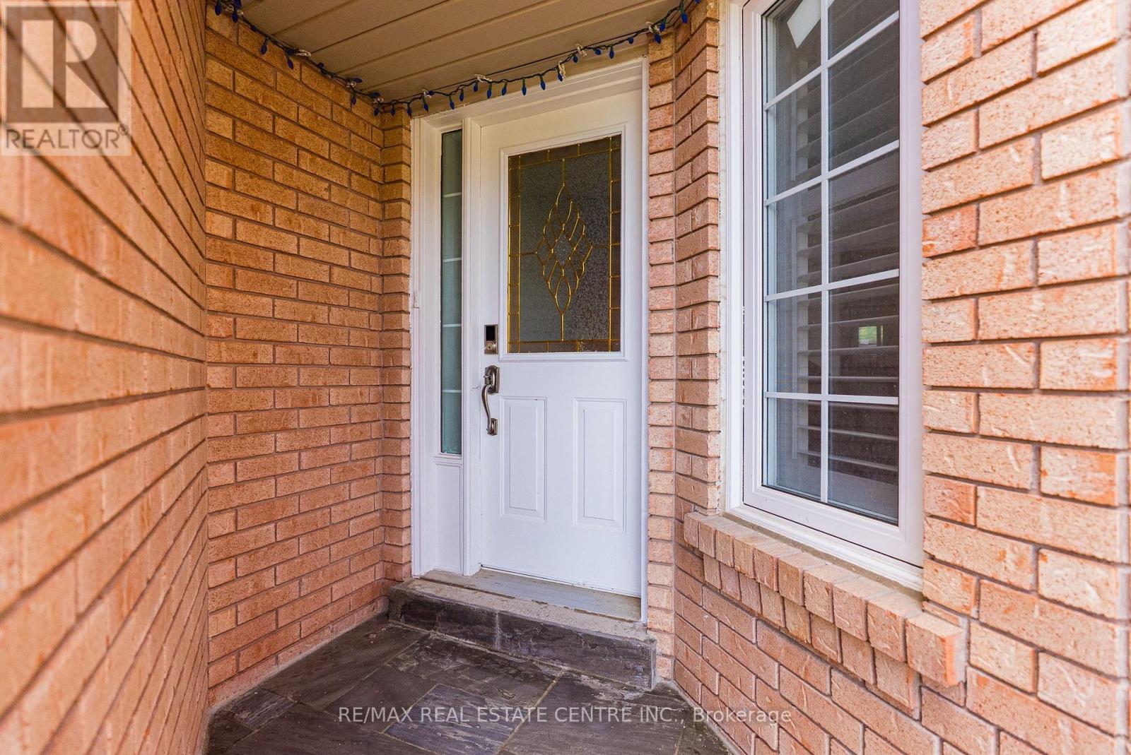 6672 Lisgar Drive, Mississauga, Ontario  L5N 6V9 - Photo 4 - W12541060