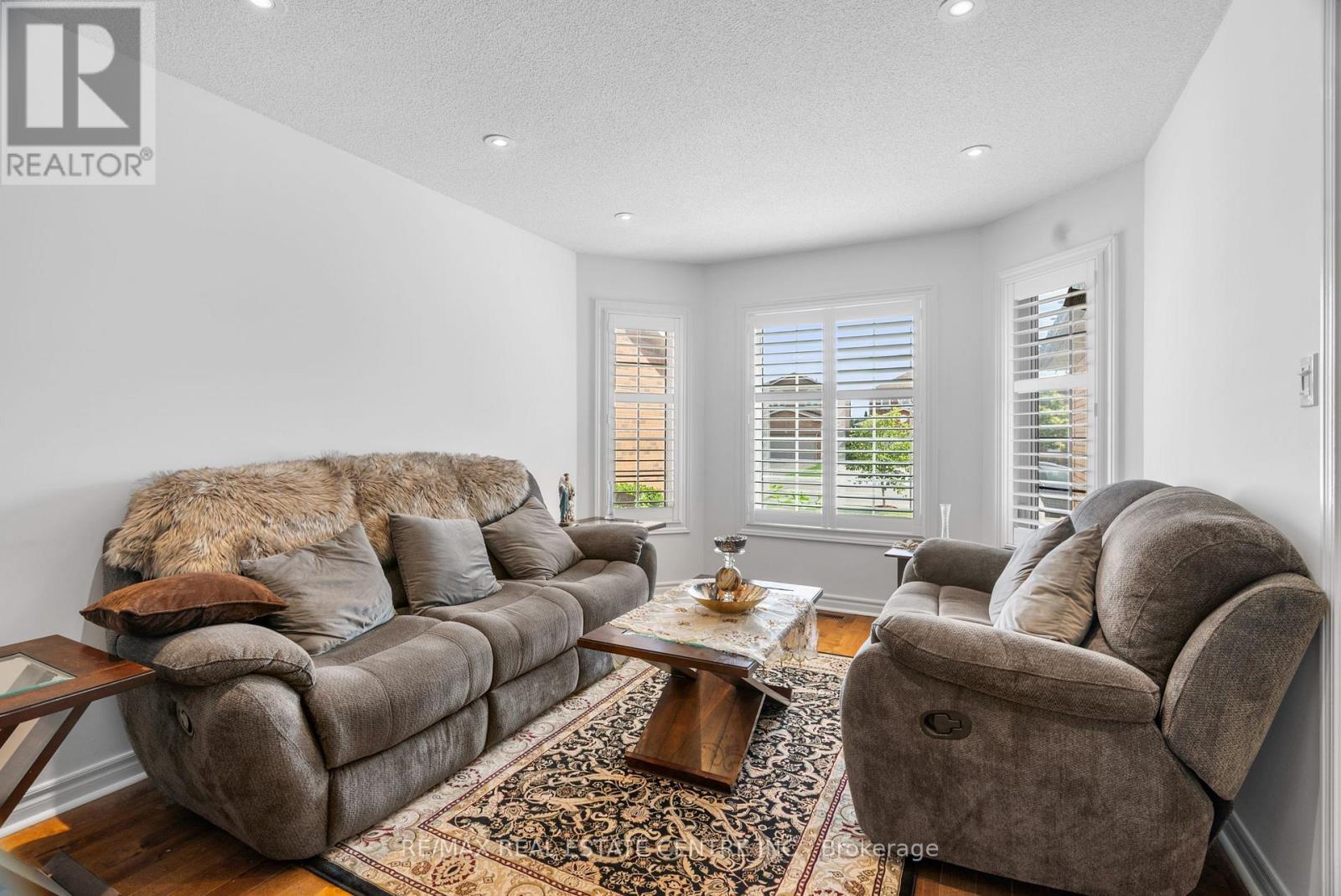 6672 Lisgar Drive, Mississauga, Ontario  L5N 6V9 - Photo 7 - W12541060