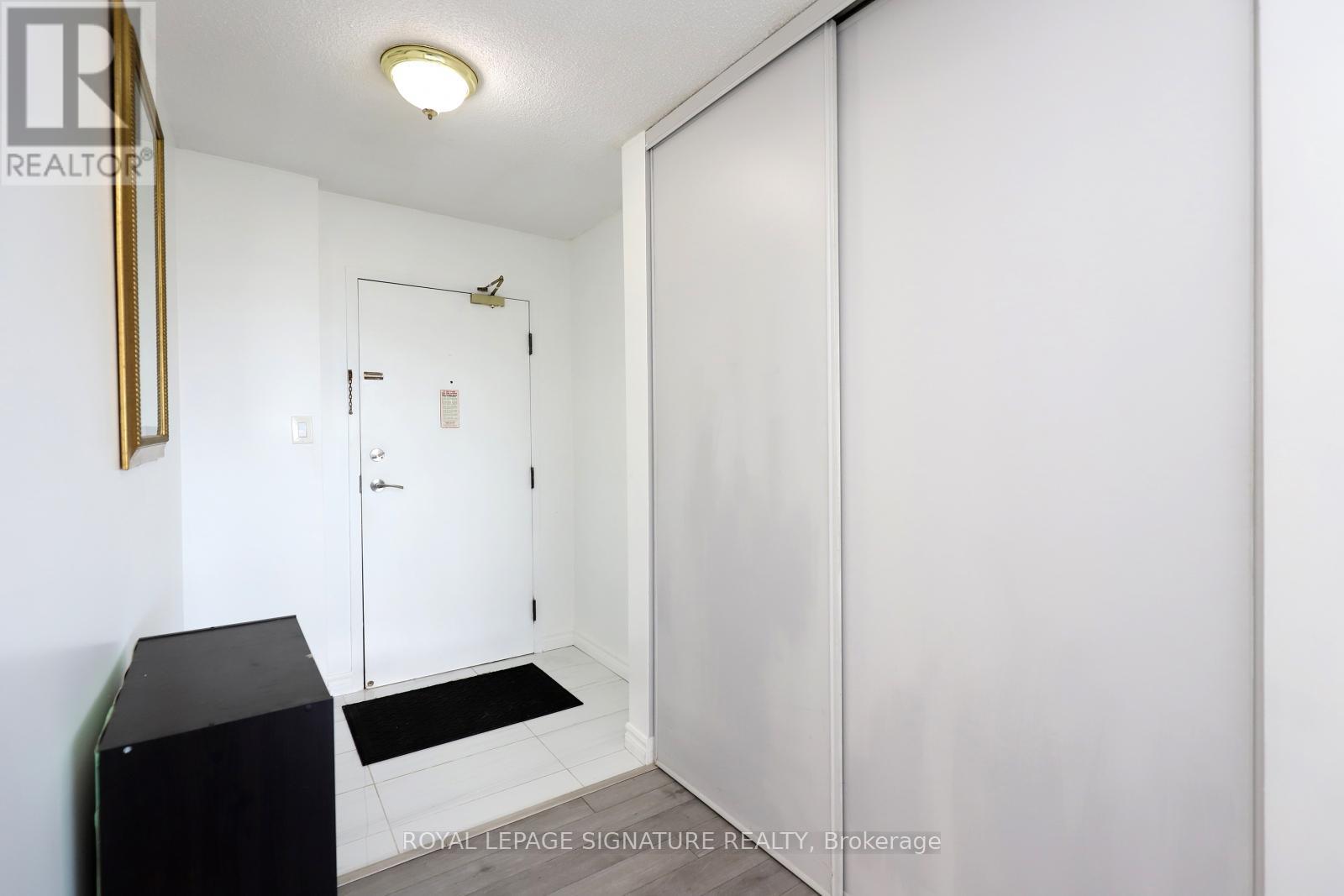 708 - 350 Webb Drive, Mississauga, Ontario  L5B 3W4 - Photo 10 - W12541070