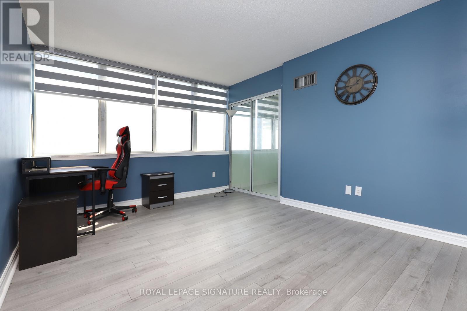 708 - 350 Webb Drive, Mississauga, Ontario  L5B 3W4 - Photo 14 - W12541070