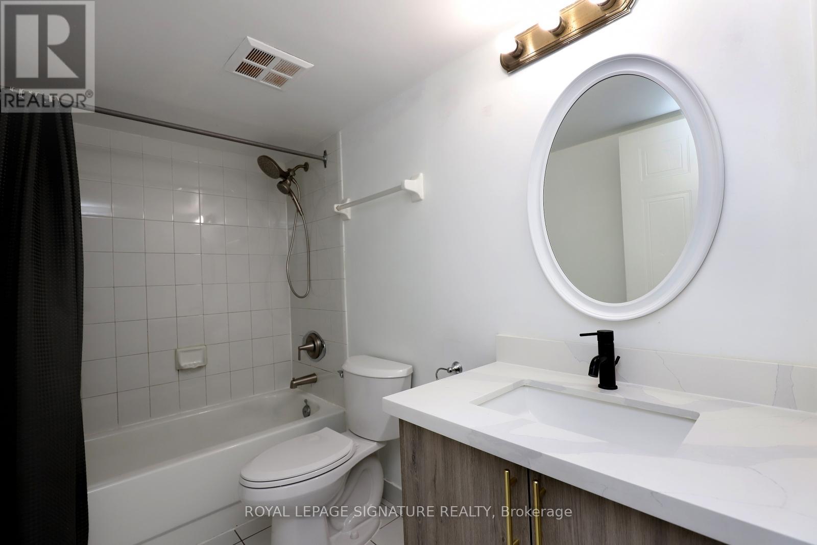 708 - 350 Webb Drive, Mississauga, Ontario  L5B 3W4 - Photo 15 - W12541070