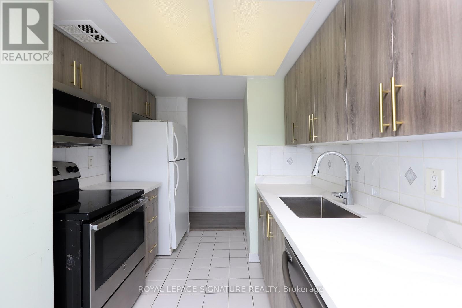 708 - 350 Webb Drive, Mississauga, Ontario  L5B 3W4 - Photo 18 - W12541070