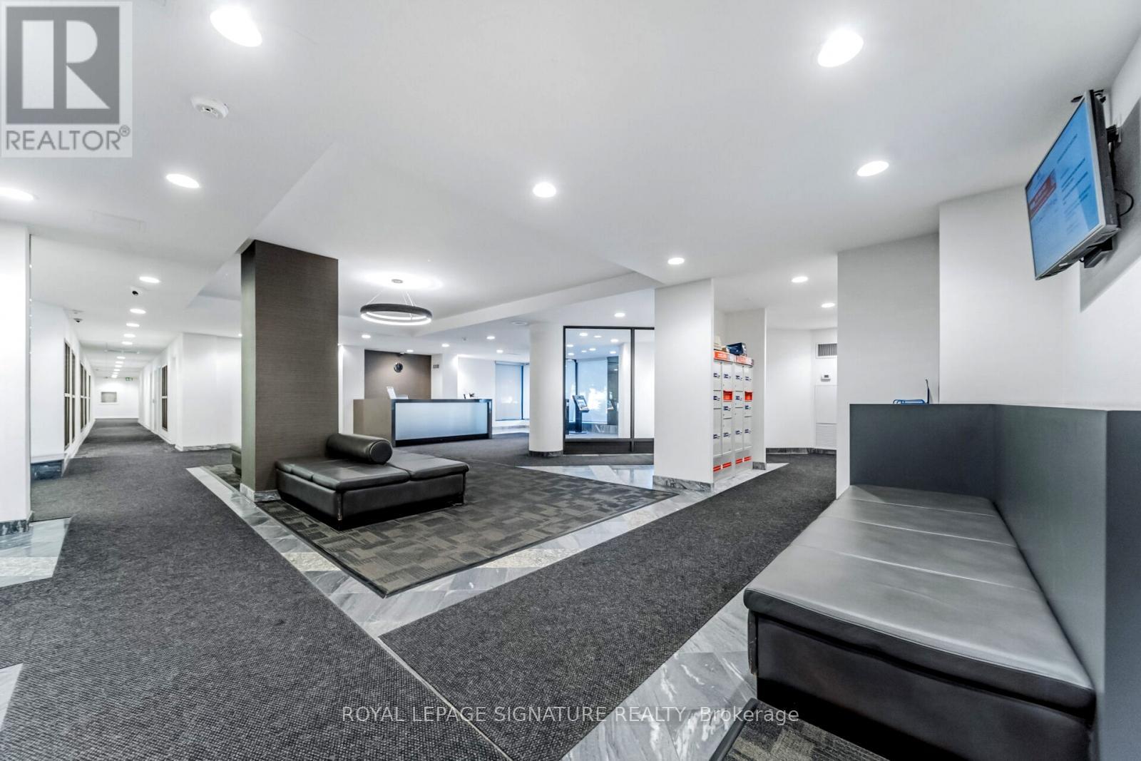 708 - 350 Webb Drive, Mississauga, Ontario  L5B 3W4 - Photo 6 - W12541070