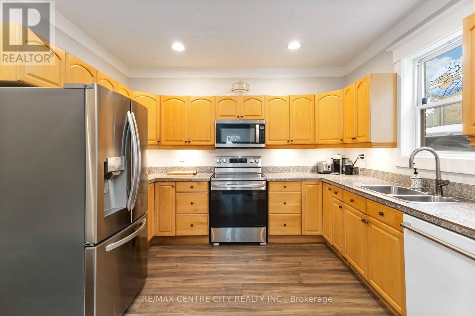 Photo 15 of 47 for 74 Doulton Street