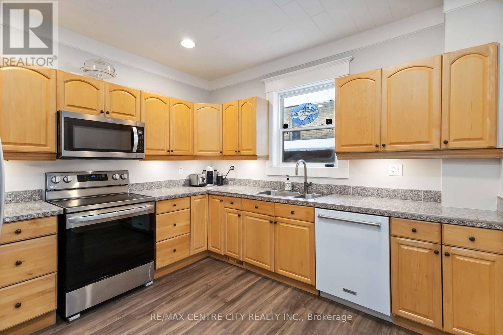 Photo 17 of 47 for 74 Doulton Street