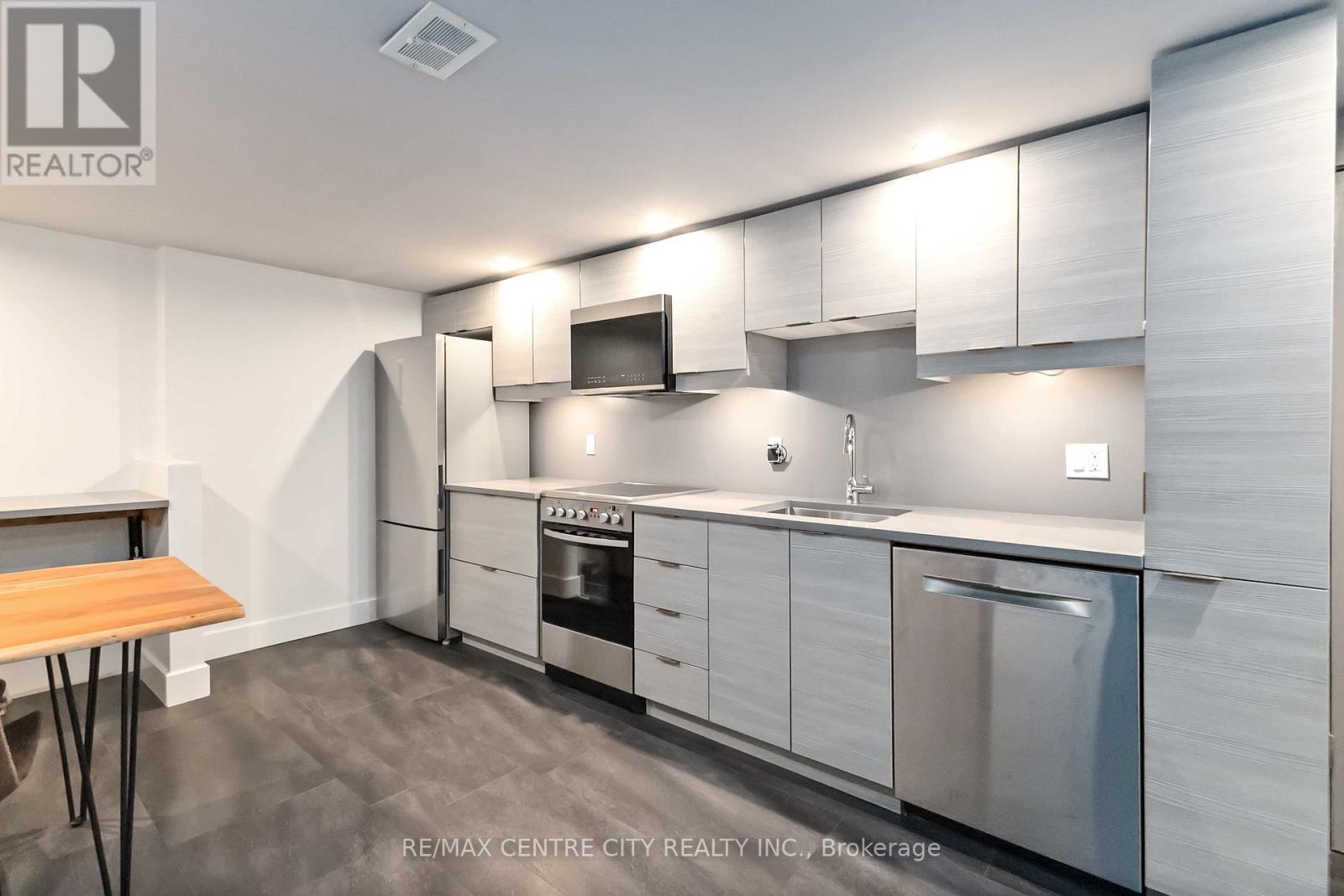 Photo 33 of 47 for 74 Doulton Street