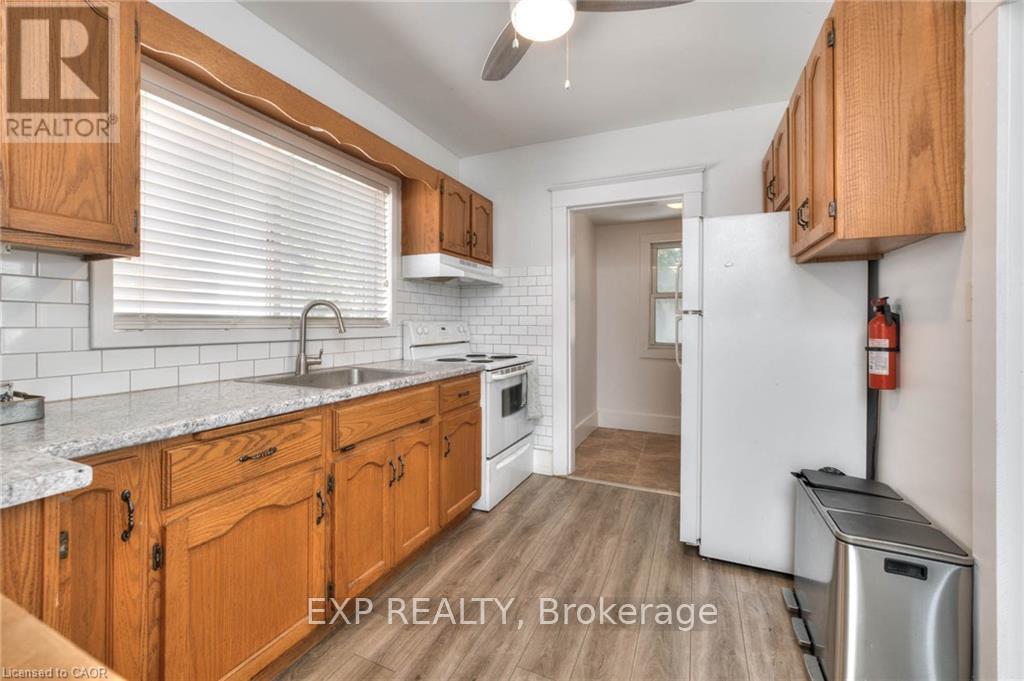 50 Walnut Street, Kitchener, Ontario  N2G 1P6 - Photo 8 - X12541048