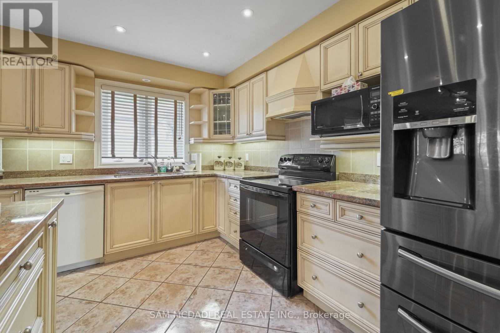 84 Maryland Drive, Selwyn, Ontario  K9J 6X3 - Photo 9 - X12541054