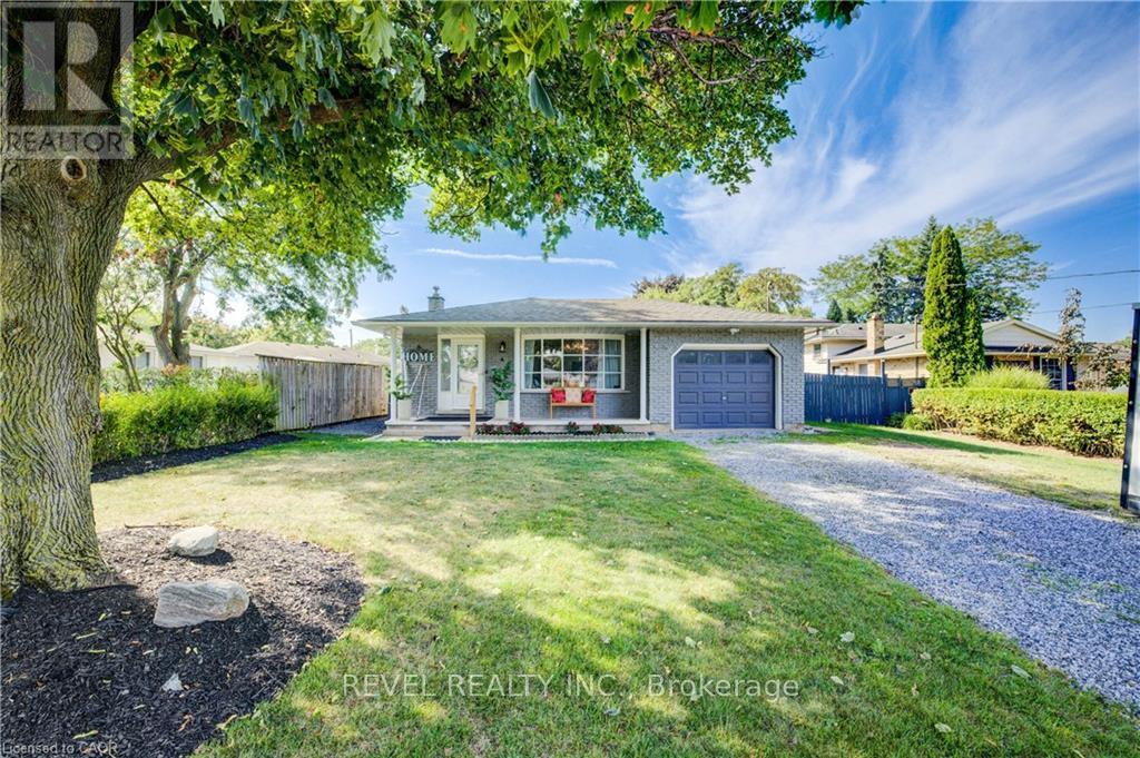 4 Jill Court, St. Catharines, Ontario  L2S 1A6 - Photo 3 - X12541086