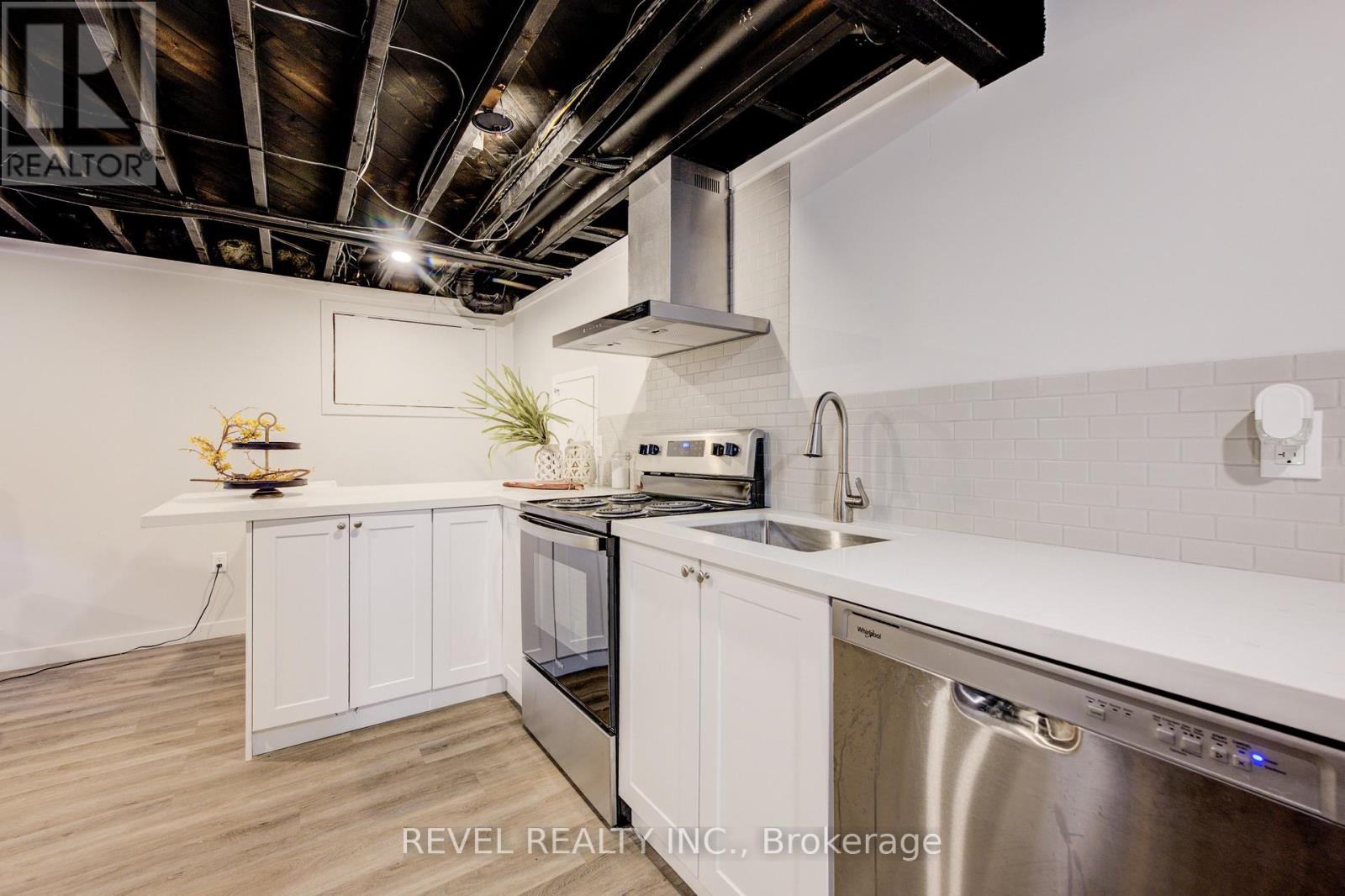 4 Jill Court, St. Catharines, Ontario  L2S 1A6 - Photo 30 - X12541086