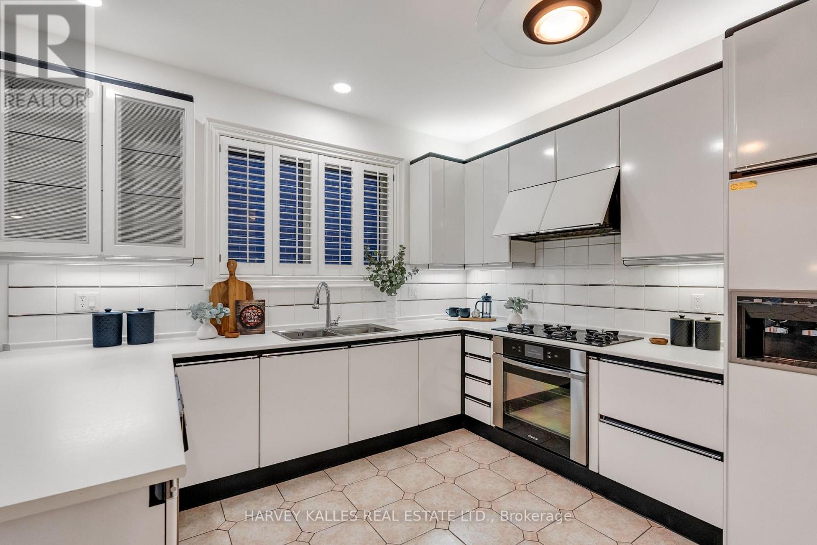 51 Stuart Avenue, Toronto, Ontario  M2N 1B2 - Photo 8 - C12541420