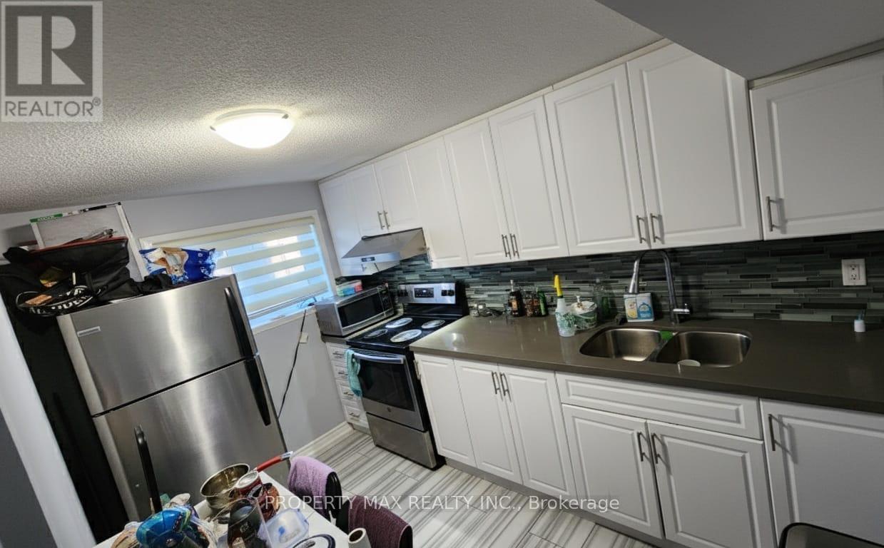 85 CARRERA BOULEVARD, Toronto, Ontario