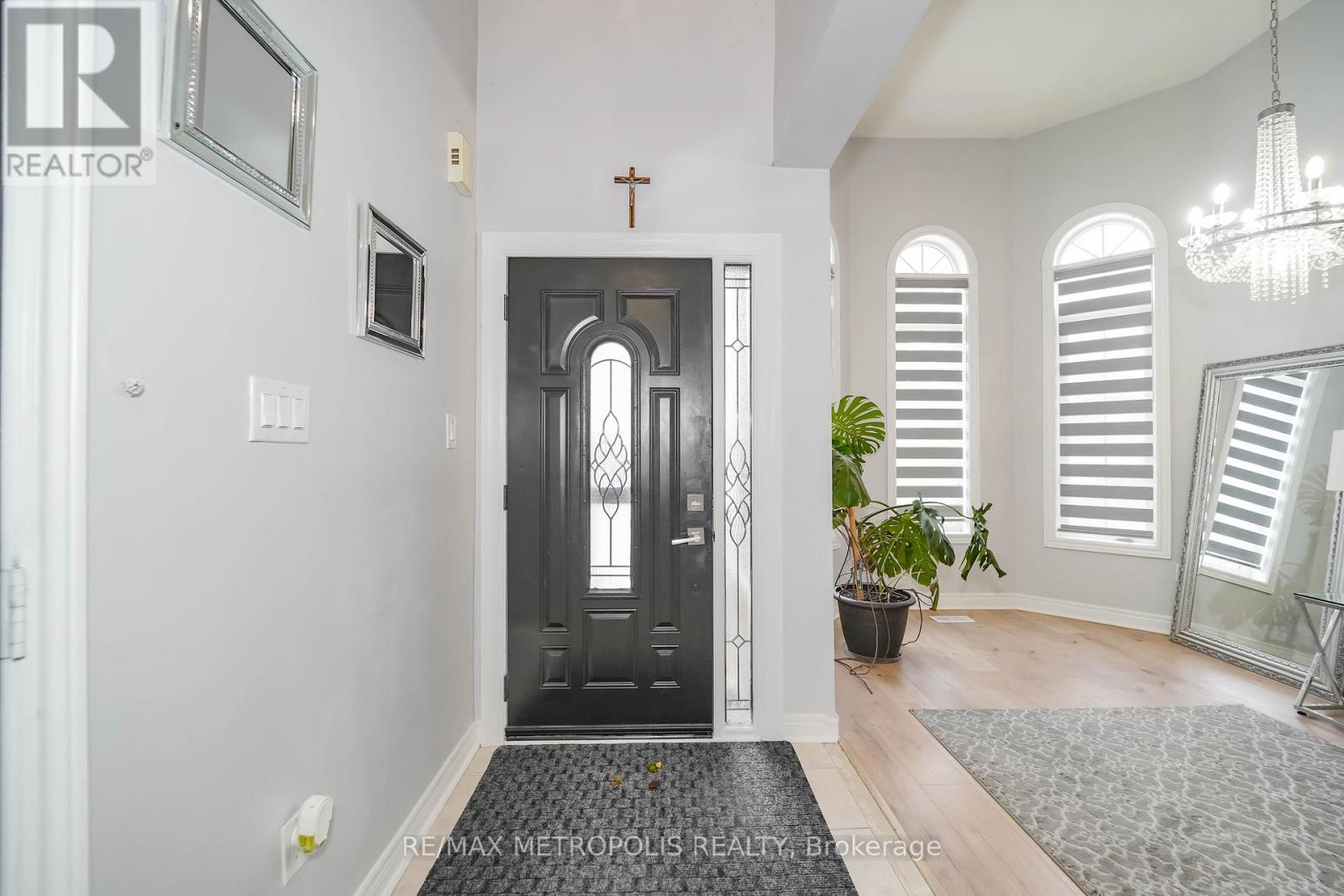 67 Kenilworth Crescent, Whitby, Ontario  L1M 2M7 - Photo 10 - E12541224