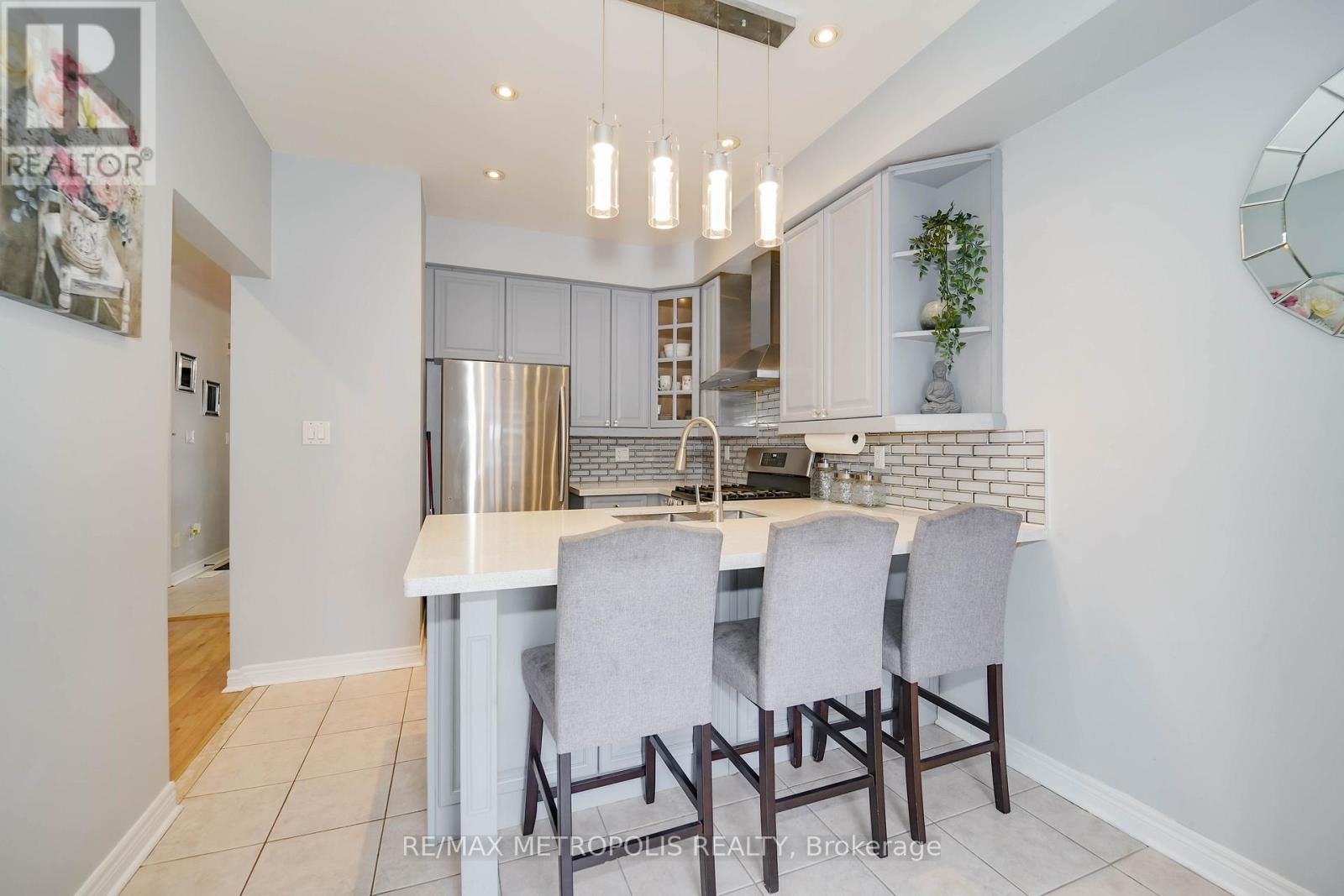 67 Kenilworth Crescent, Whitby, Ontario  L1M 2M7 - Photo 15 - E12541224