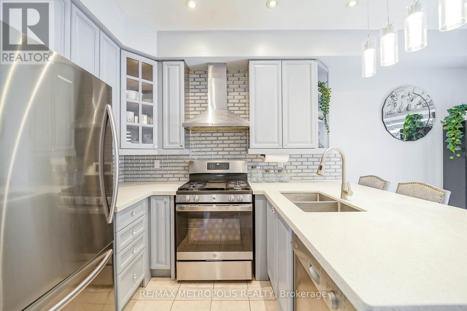 67 Kenilworth Crescent, Whitby, Ontario  L1M 2M7 - Photo 16 - E12541224