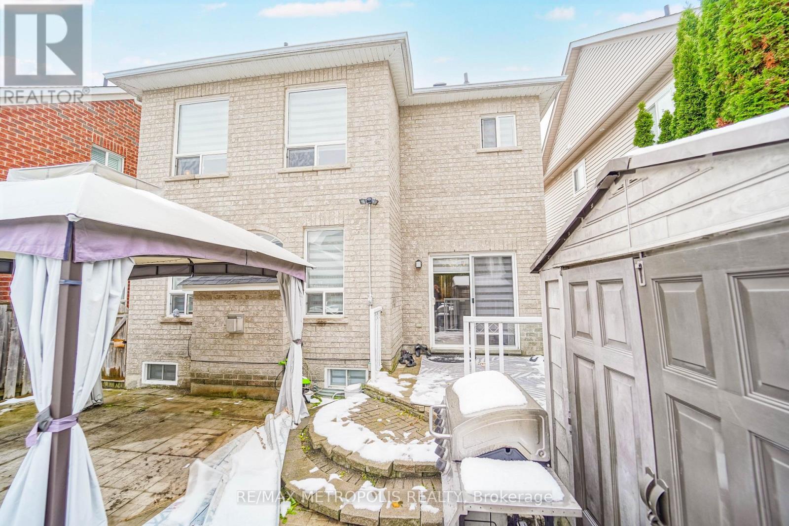 67 Kenilworth Crescent, Whitby, Ontario  L1M 2M7 - Photo 7 - E12541224