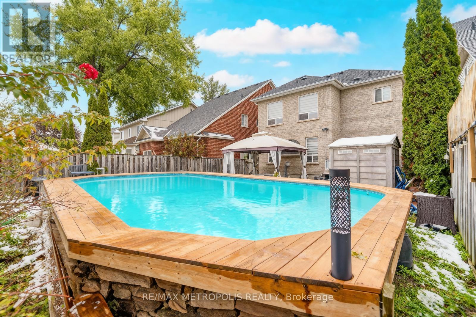 67 Kenilworth Crescent, Whitby, Ontario  L1M 2M7 - Photo 9 - E12541224