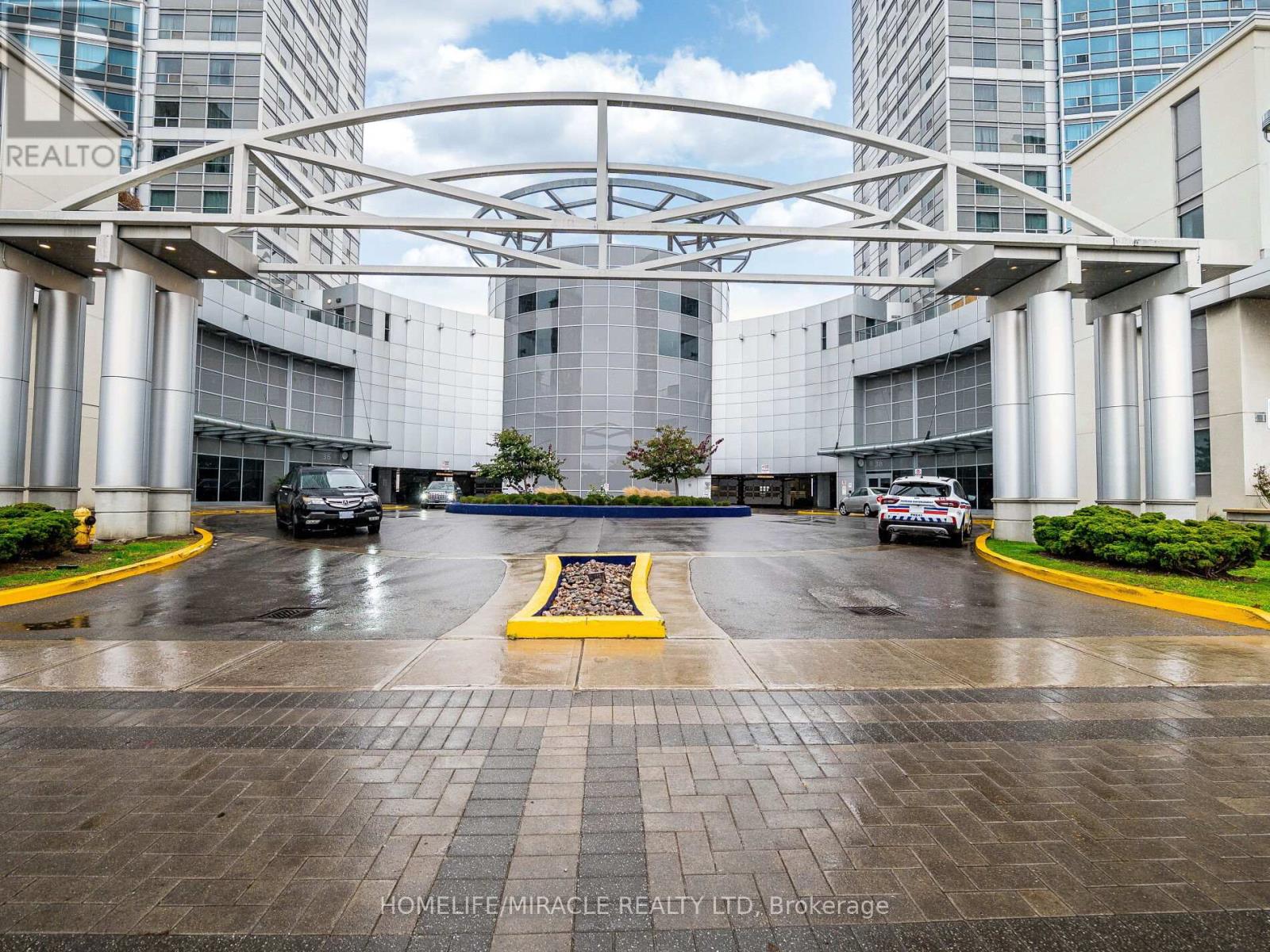 2003 - 38 Lee Centre Drive, Toronto, Ontario  M1H 3J7 - Photo 4 - E12541326