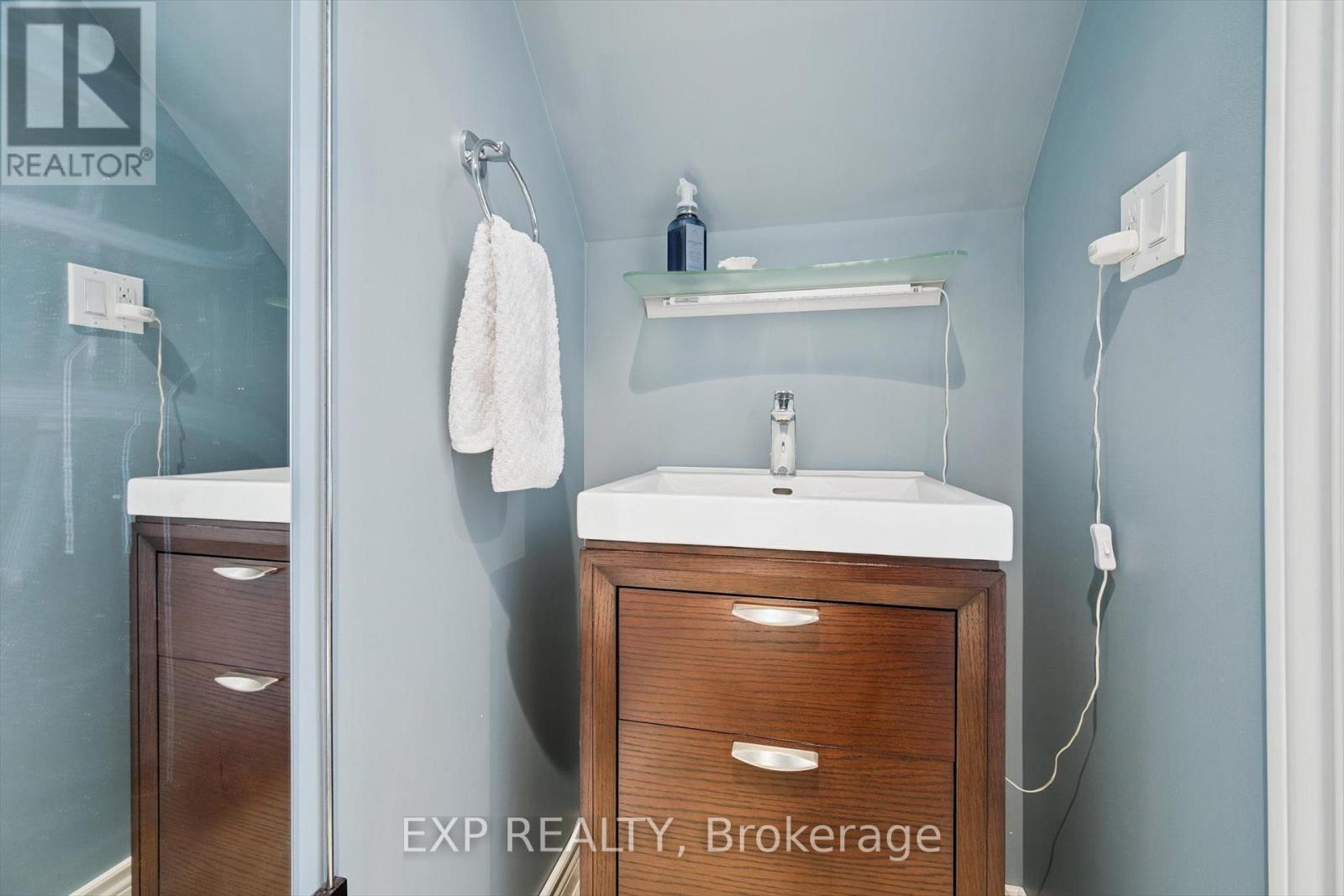 108 Barker Avenue, Toronto, Ontario  M4C 2N9 - Photo 22 - E12541402