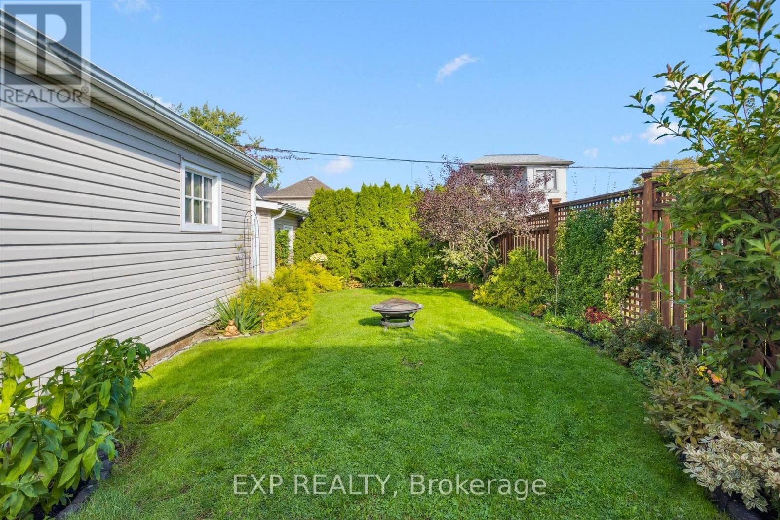 108 Barker Avenue, Toronto, Ontario  M4C 2N9 - Photo 41 - E12541402