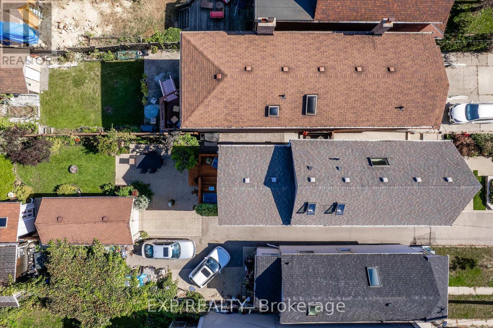 108 Barker Avenue, Toronto, Ontario  M4C 2N9 - Photo 6 - E12541402