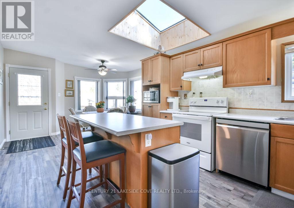 1355 Hilltop Road, Severn, Ontario L3V 0V7 - Photo 3 - S12468922